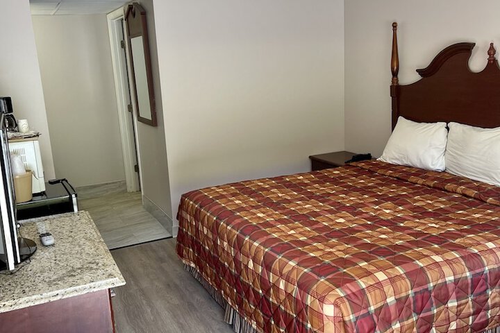 Standard | King Bed (4 of 4)