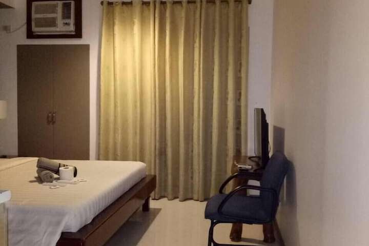 Room 14 of 26