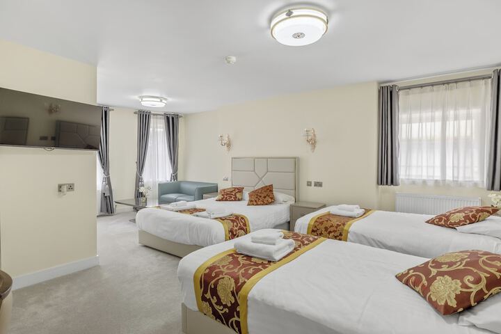 Room 9 of 90