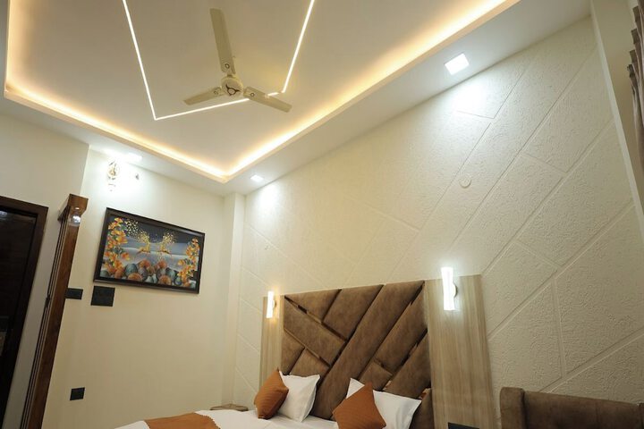 Room 12 of 35