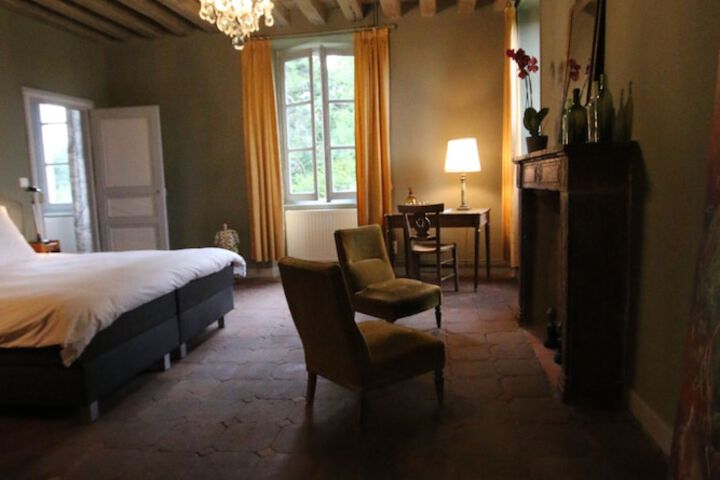 Room 10 of 144