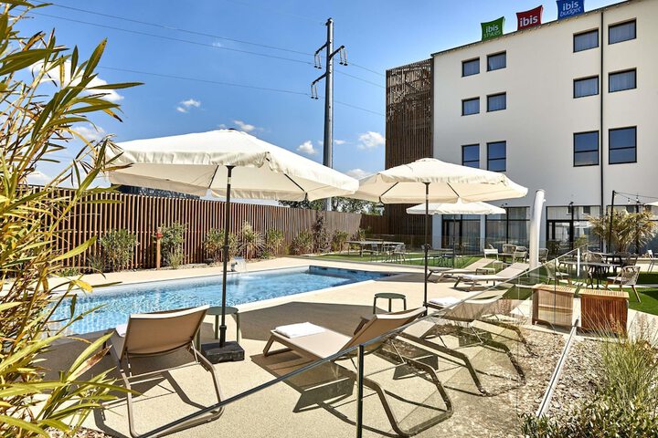 Hotel with Pool