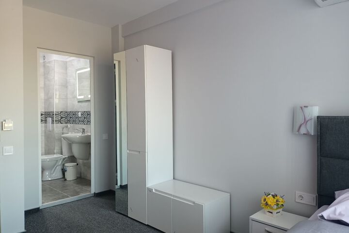 Room 6 of 30
