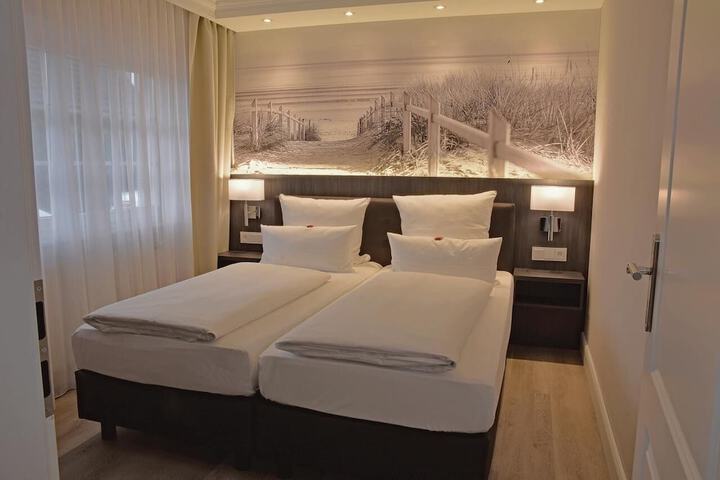Room 6 of 32