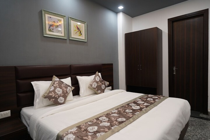 Room 13 of 73