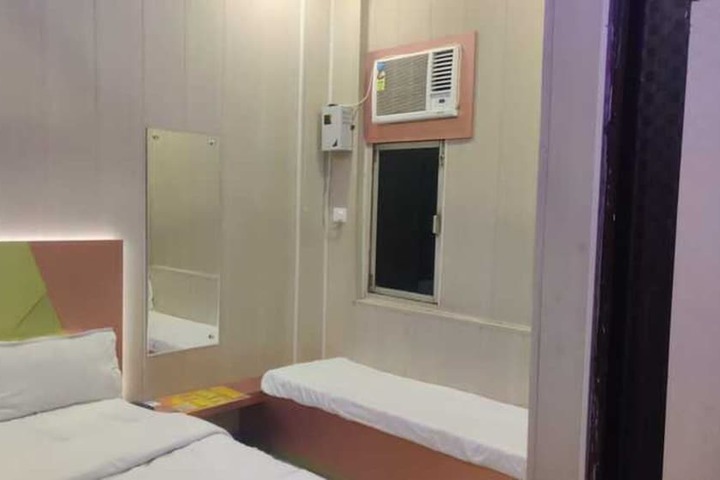Room 5 of 6