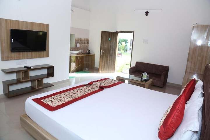 Room 5 of 32