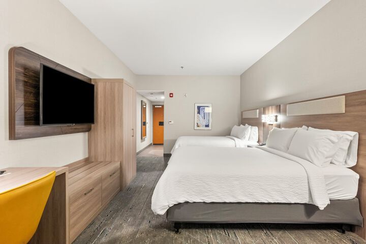 2 Queen Beds (3 of 7)