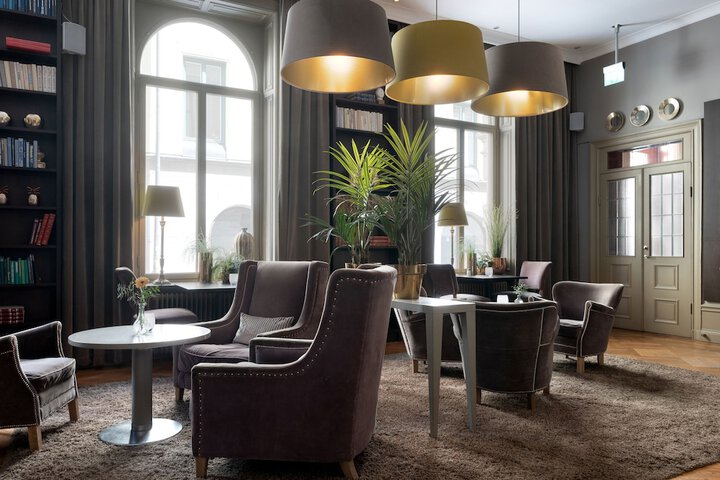 Lounge 49 of 68