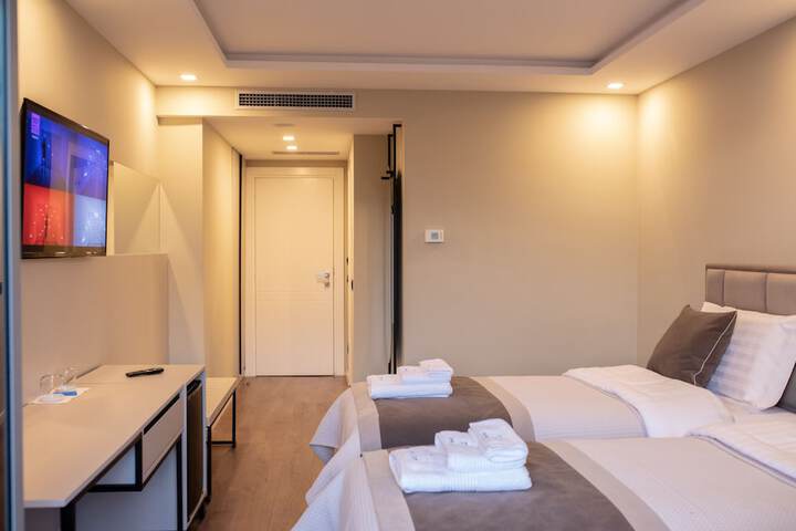 Room 12 of 65
