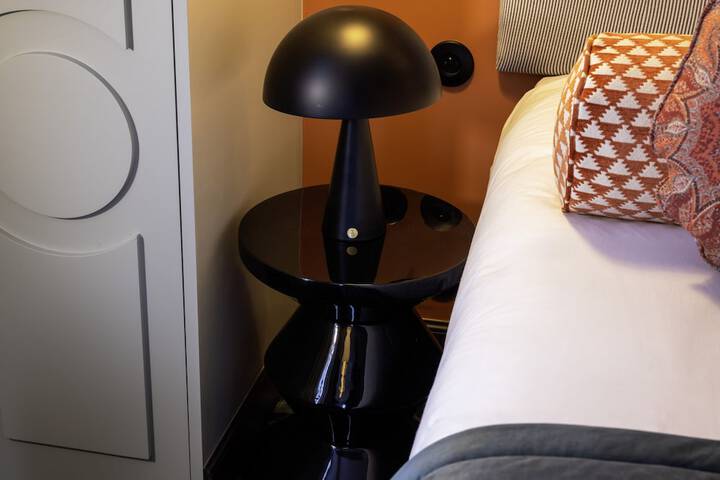Room 18 of 108