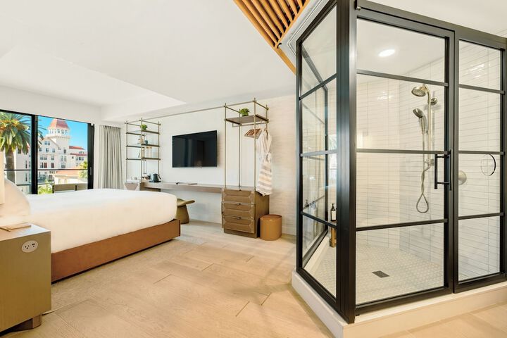Room 16 of 56