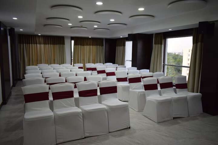 Business Center 26 of 32