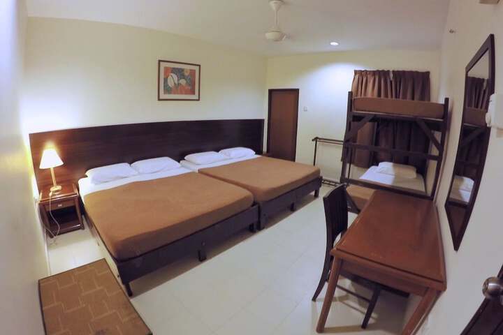 Room 13 of 34