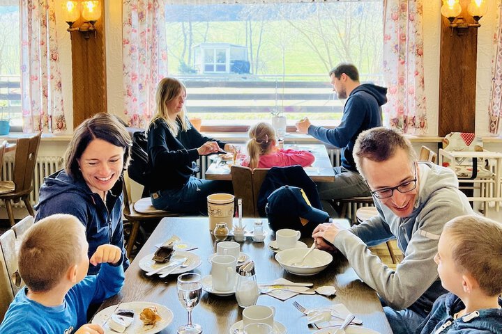 Dining 9 of 10