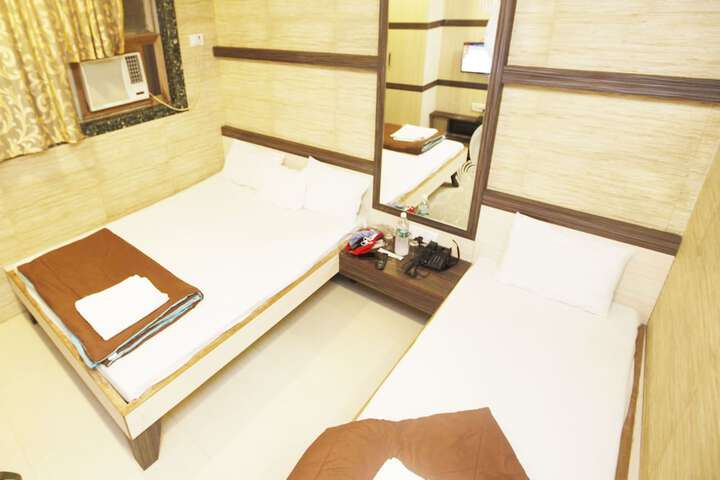 Room 14 of 32
