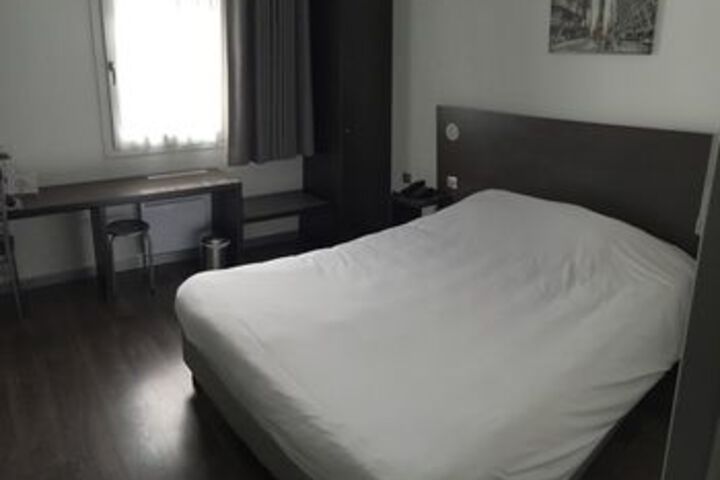 Room 18 of 28