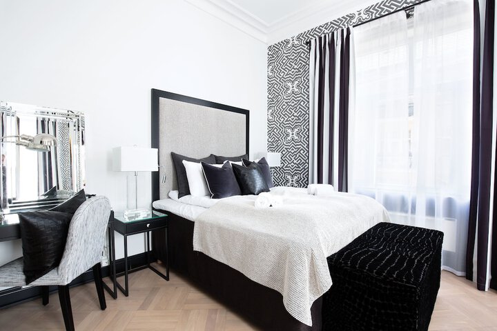 Room 4 of 32
