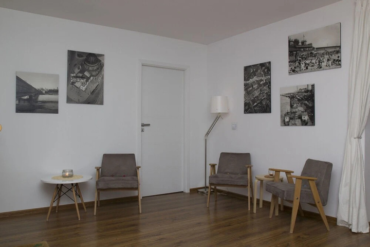 Room 5 of 11