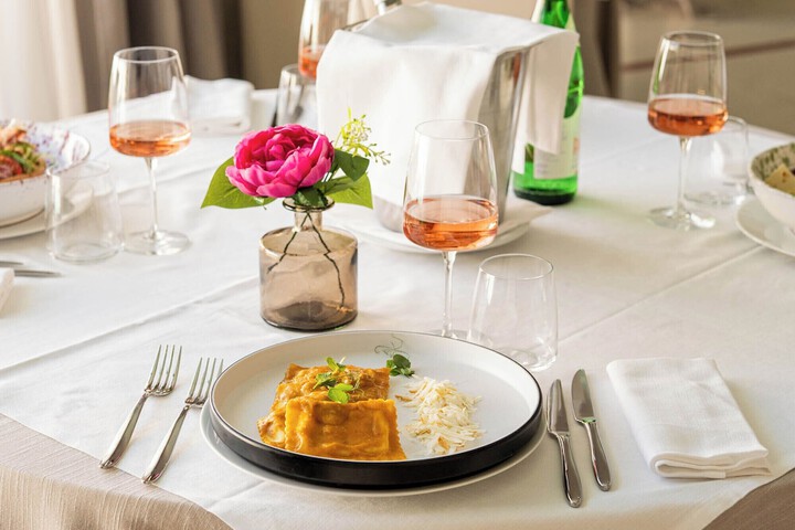 Dining 58 of 76