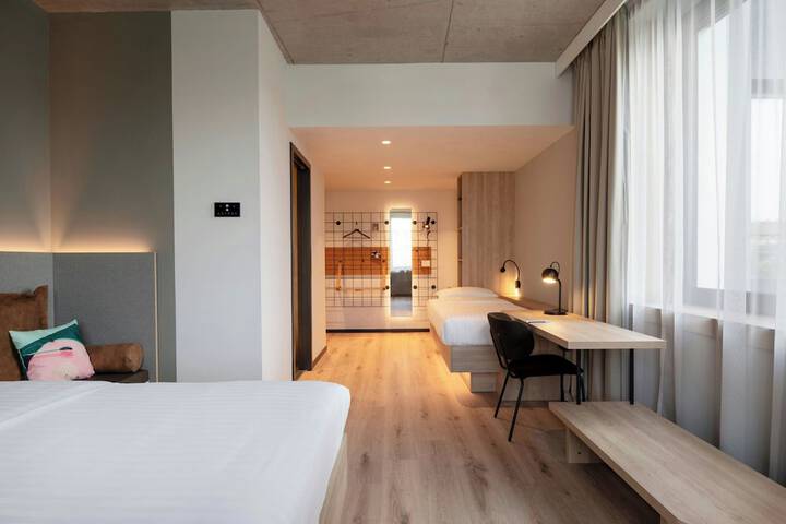 Room 46 of 74