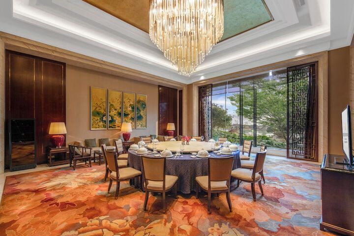 Dining 79 of 105