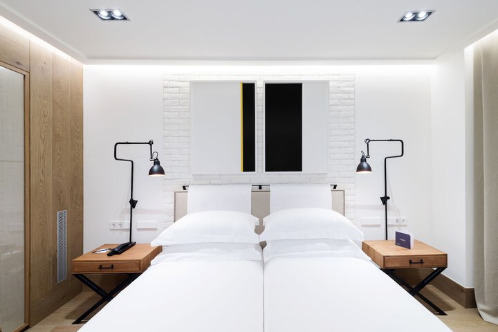 Room 7 of 34