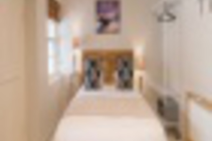 Room 51 of 648
