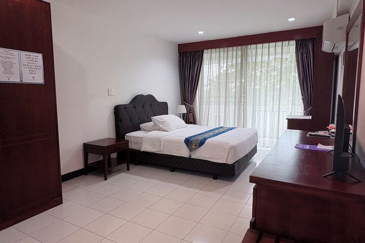 Room 7 of 24