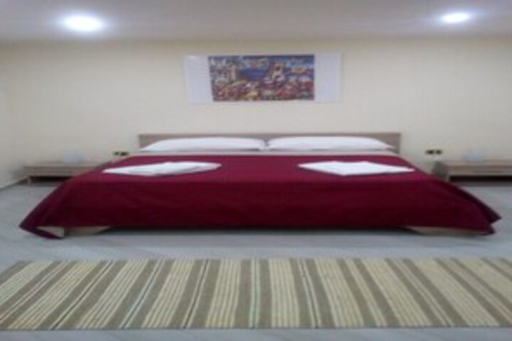 Room 14 of 16