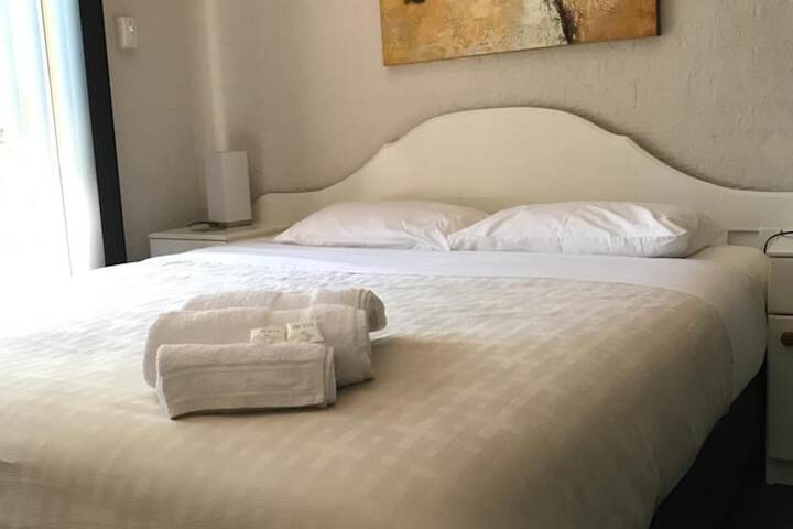 Room 6 of 33