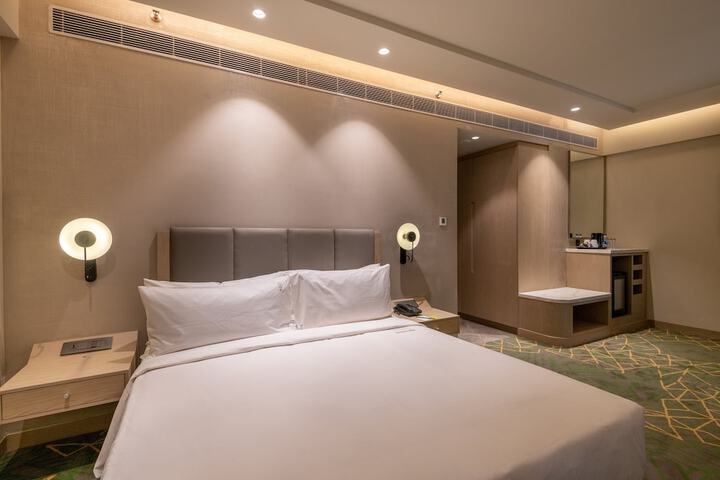 Room 18 of 95