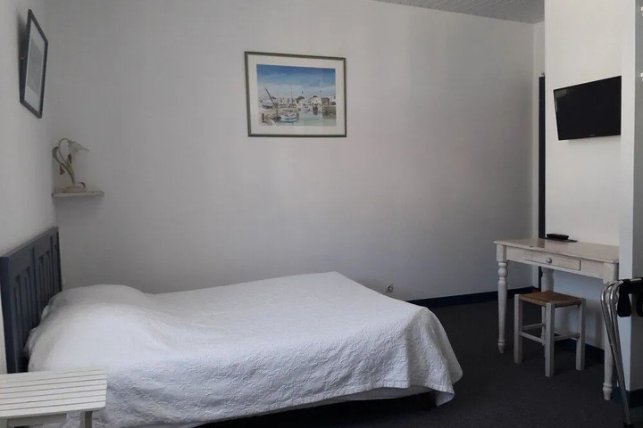 Room 5 of 10