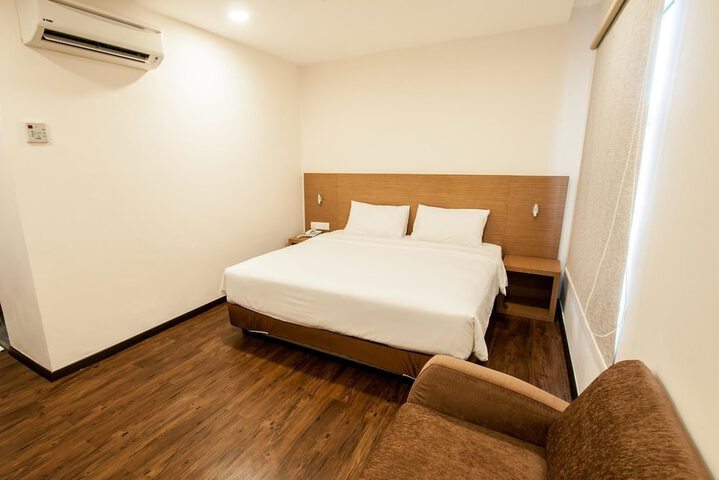 Room 5 of 32