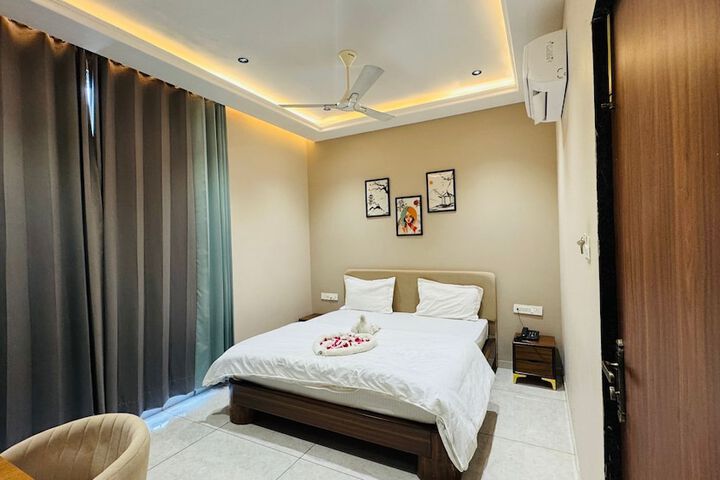 Room 7 of 13