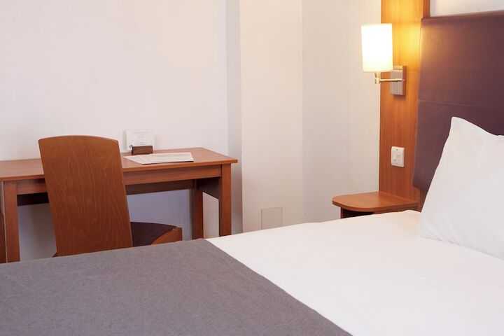 Room 34 of 74