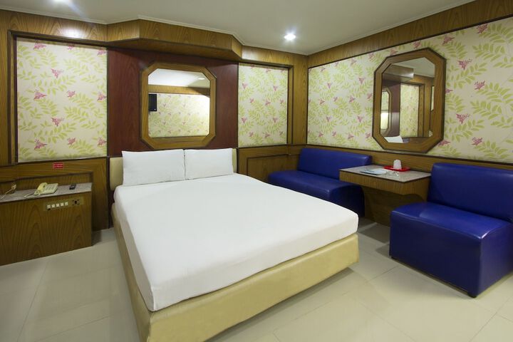 Room 15 of 30
