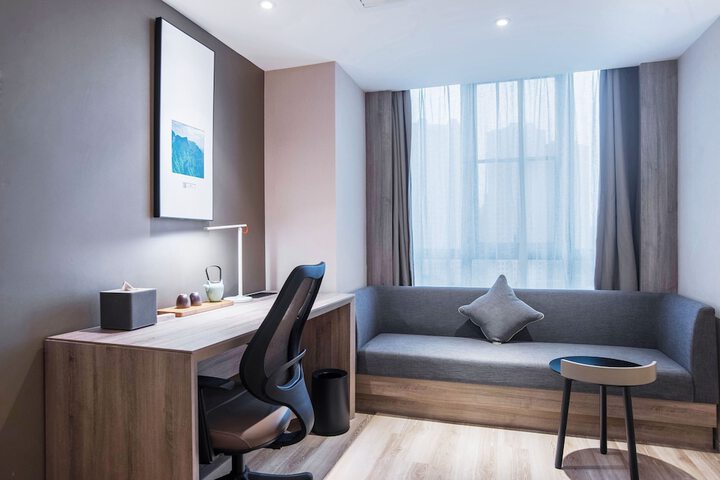Room 10 of 68