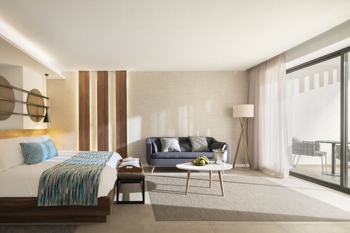 Room 4 of 122