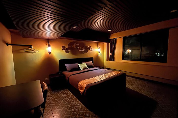 Room 13 of 94