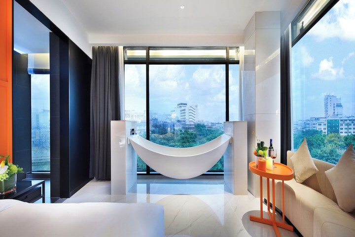 Room 43 of 143