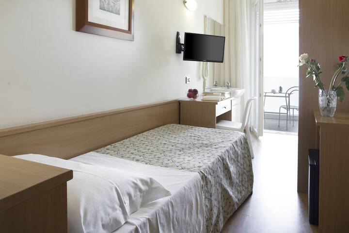 Room 10 of 40