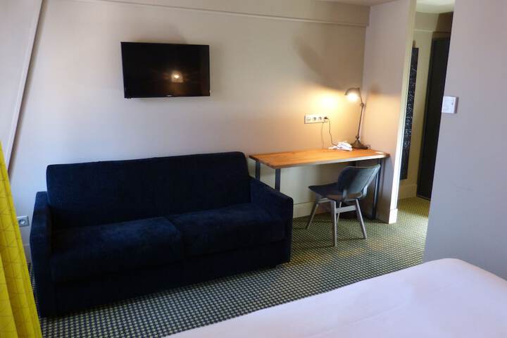 Room 27 of 80