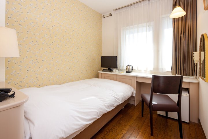 Room 9 of 19