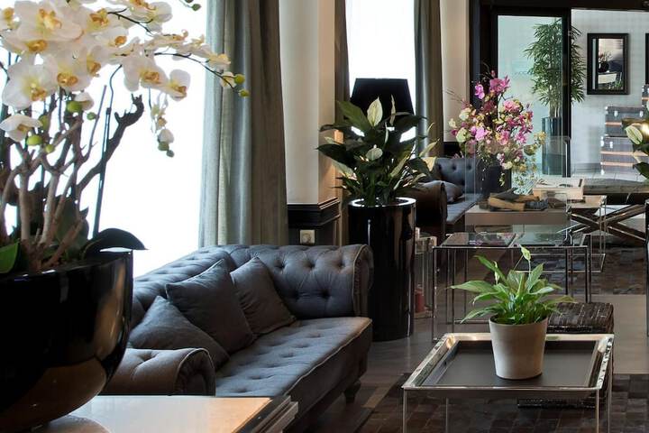 Guest Lobby