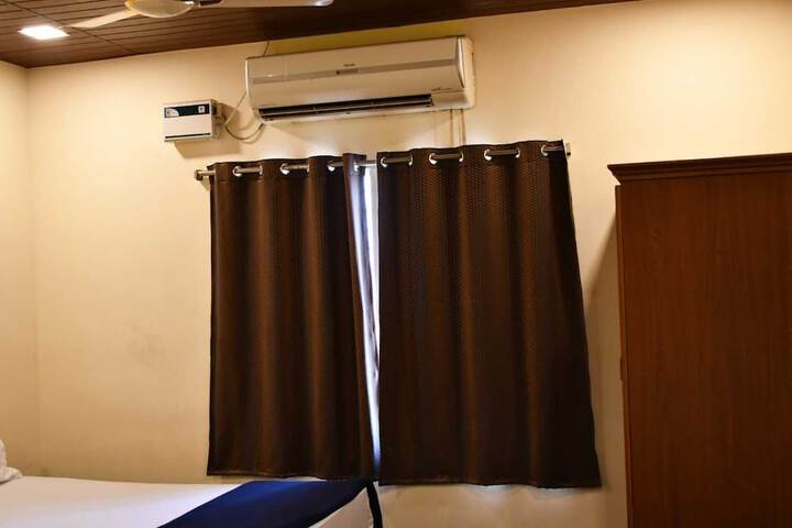 Room 2 of 11