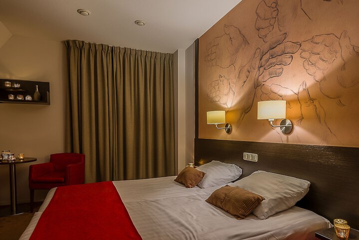 Room 10 of 37