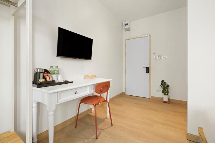 Room 26 of 65