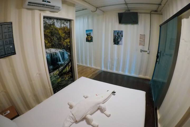 Room 3 of 43