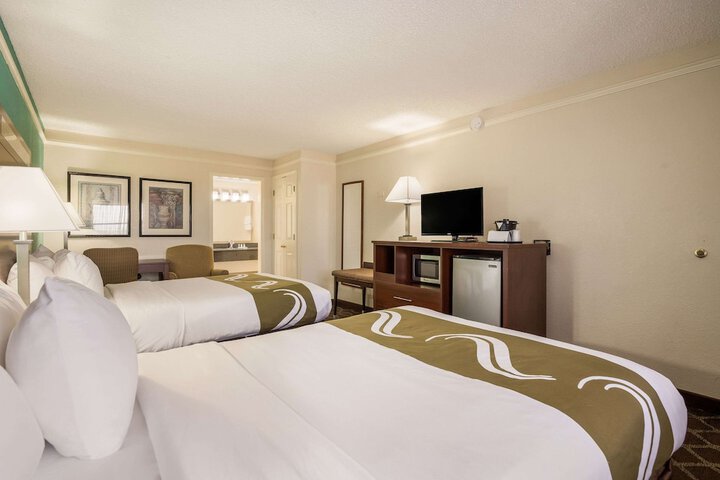 2 Double Beds (3 of 12)